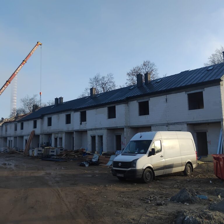 Rozpoczeliśmy prace hydraulicze, eletkryczne oraz kończymy pokrycia dachowe. Już niedługo elewacje!